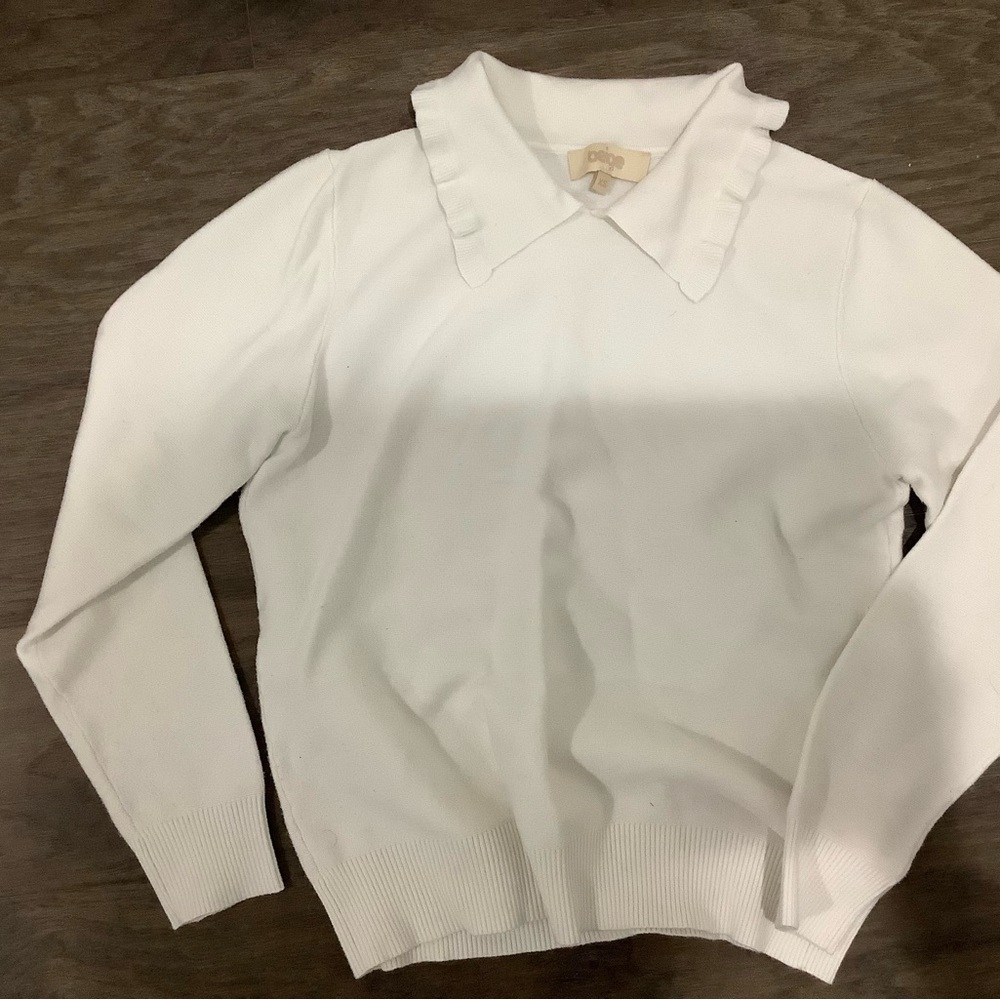 Collared sweater with ruffles